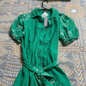 Adrienne Vittadini Vibrant Green Garment